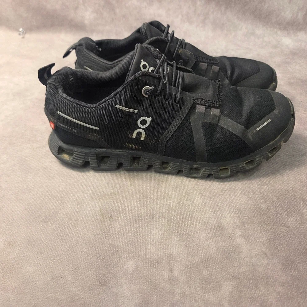 On Cloud Waterproof Womens 7 Running Shoes Black 19.99987 Swiss Engineering